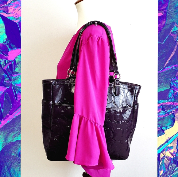 Coach Handbags - NEW Coach Gallery Signature Embossed Shoulder Bag